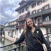 Hola, soy Noemi, estudiante de Ingeniería Informática en la FIB(UPC). Tengo 19 años y experiencia dando clases de refuerzo